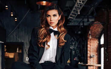 Ого! Анна Седокова впечатлила своей идеальной растяжкой