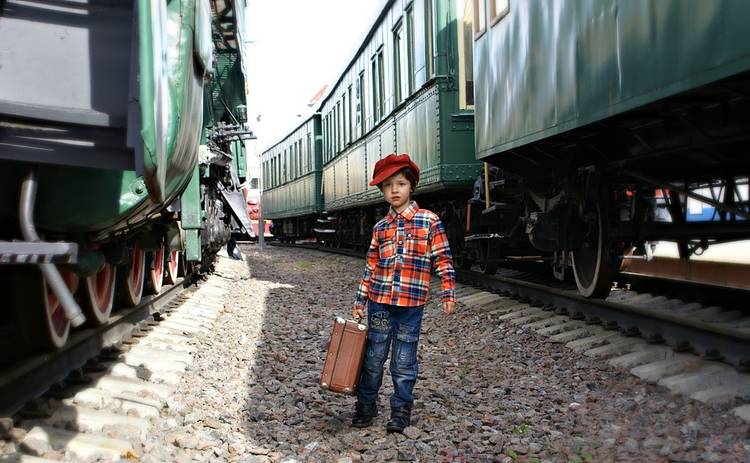 Как путешествовать с детьми на поезде: льготы и обязательные документы