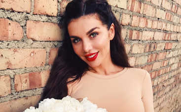 «Много инъекций и пластики»: Анна Седокова отрицает схожесть старшей дочери с собой