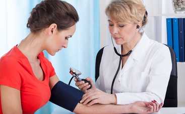 На какой руке следует измерять артериальное давление?