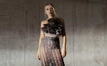 MOROZOVA випустила дебютний AI-кліп на і продемонструвала іншу себе