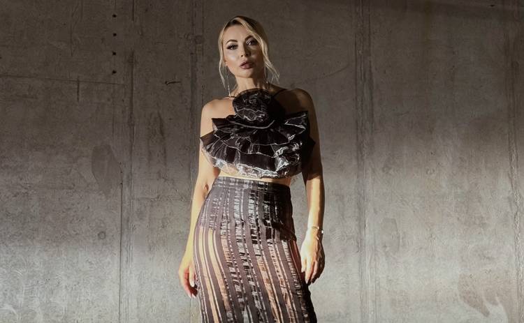 MOROZOVA випустила дебютний AI-кліп на і продемонструвала іншу себе