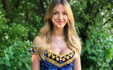 «Кончита Вурст отдыхает»: Леся Никитюк взбудоражила Сеть прозрачным платьем и пышной бородой