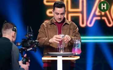 Як набрати воду в перевернуту склянку? Дізналися у «Хто знає?»