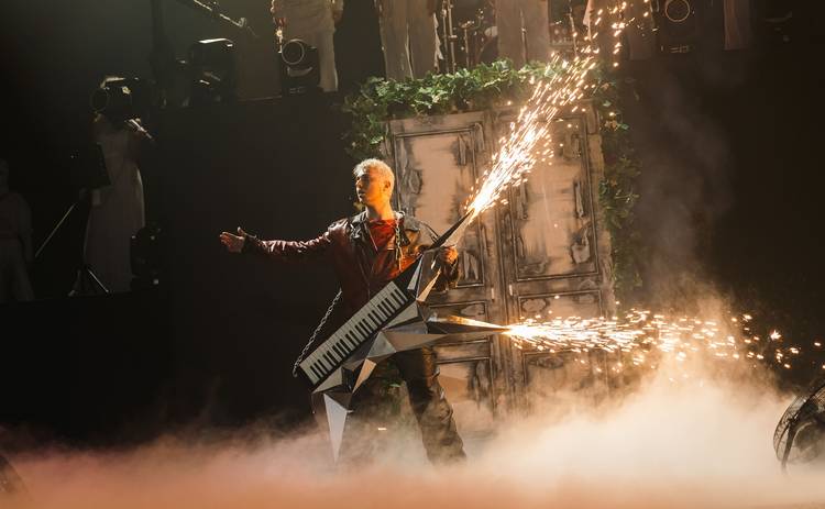 Дует із військовим, здійснення дитячої мрії і несподіваний камео нареченого: MÉLOVIN дав грандіозний концерт у Києві