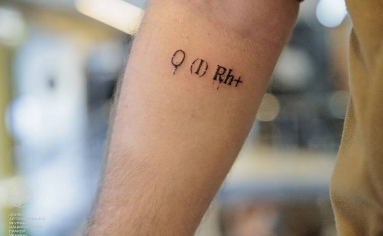 Тату, яке рятує життя: окрема артилерійська бригада НГУ запускає соціальний проєкт для військових