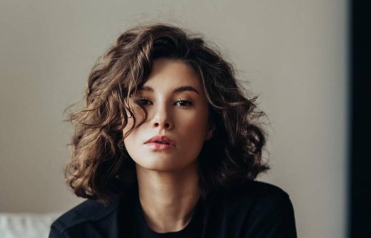 Анастасія Іванюк розповіла, як часто відвідує косметолога та які методи догляду за обличчям обирає