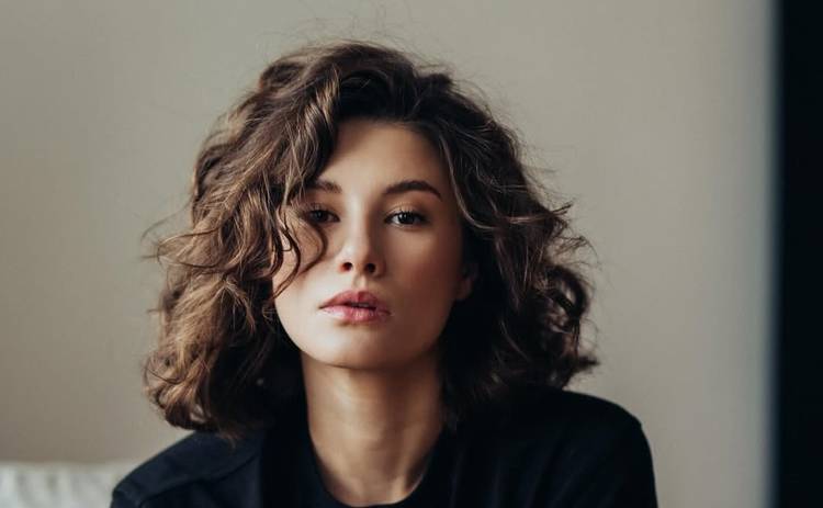 Анастасія Іванюк розповіла, як часто відвідує косметолога та які методи догляду за обличчям обирає