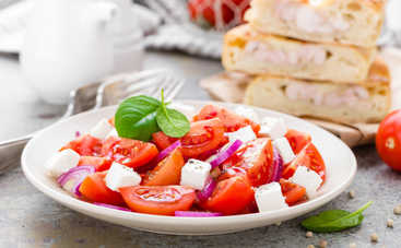 Элегантная закуска на каждый день: салат из помидоров с сыром (рецепт)