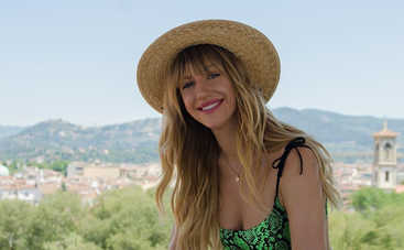 Грациозная Леся Никитюк удивила поклонников снимком на сеновале