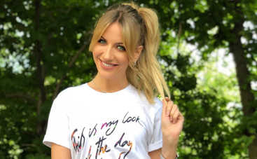 Это не шутка! Леся Никитюк втирает в губы золото