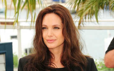 Анджелина Джоли оказалась в центре скандала из-за дочери