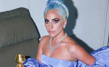 Леди Гага поделилась пикантным постельным снимком и заинтриговала ужином при свечах