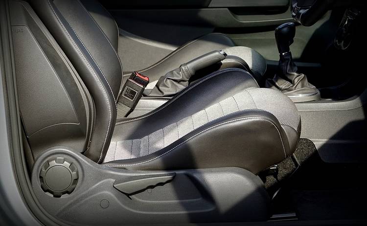 Могут ли коленные подушки безопасности защитить во время аварии