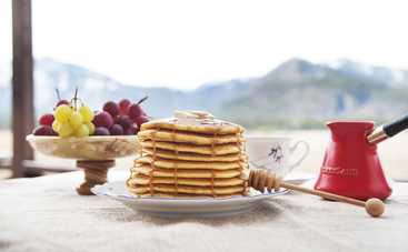 Американские панкейки с корицей на завтрак (рецепт)