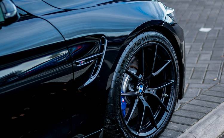 BMW опять удивляет: самый черный кроссовер в мире