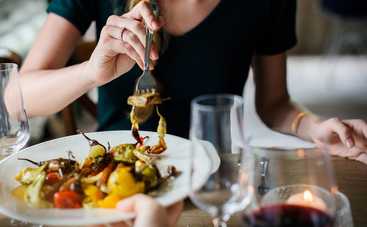 Салат из курицы с ананасами и кукурузой (рецепт)