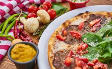 Салат с макаронами, салями и помидорами (рецепт)