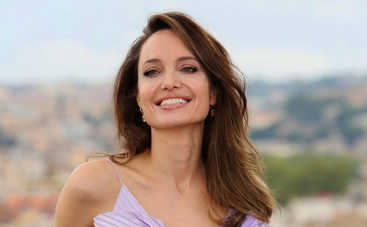 Анджелина Джоли впервые за долгое время снялась полностью обнаженной для глянца