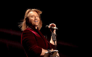 Олег Винник презентовал один из ранних своих треков «Безумная Любовь»