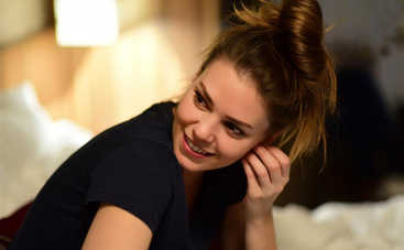 Невеста из Стамбула: смотреть 215 серию онлайн (эфир от 22.11.2019)