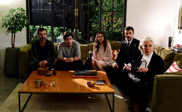 Невеста из Стамбула: смотреть 233 серию онлайн (эфир от 05.12.2019)