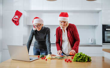 Волшебный вкус! Слоеный салат с печенью и сыром (рецепт)