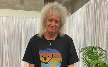 Трогательно до слез: гитарист Queen устроил концерт спасенной в Австралии коале