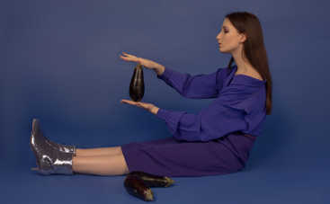 Синий в деталях: как носить главный цвет 2020 года