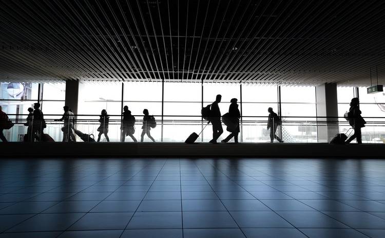На заметку путешественникам: Украина вводит проверки на коронавирус в аэропортах