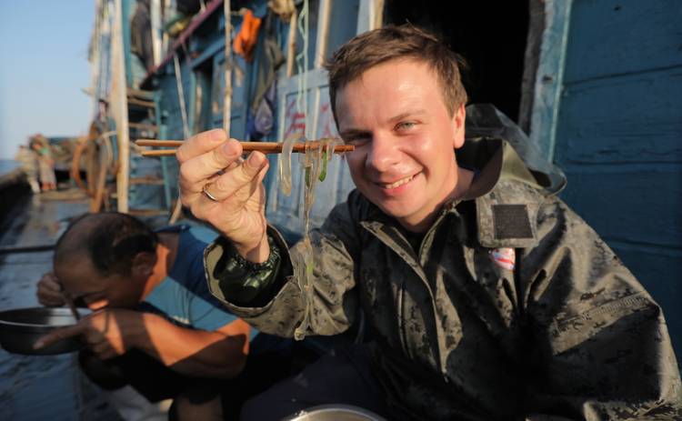 Мир наизнанку: Дима Комаров в Китае отправится на охоту за медузами и попробует необычный деликатес