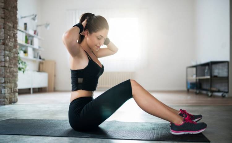 Домашняя жиросжигающая тренировка для ленивых: 5 главных упражнений