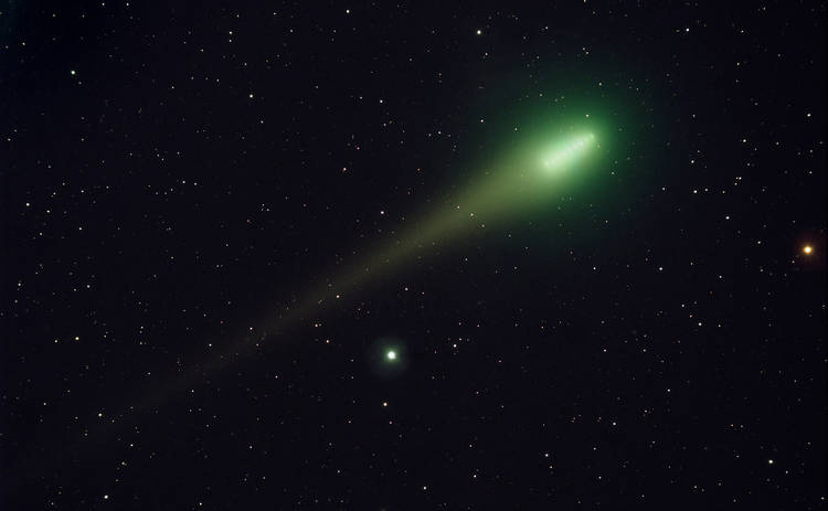 В мае украинцы смогут увидеть в небе уникальную ядовитую комету