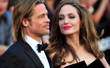 Анджелина Джоли выступила с пикантной просьбой в адрес Брэда Питта