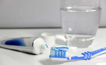 Как выбрать действенную и безопасную зубную пасту: полезные советы