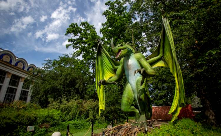 Мир драконов: каких мифических чудовищ можно увидеть этим летом в фэнтези-парке на ВДНГ