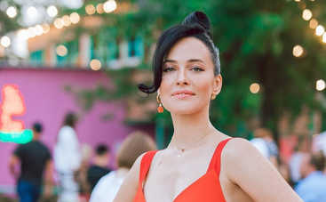 Даша Астафьева похвасталась пышной грудью в мокрой майке