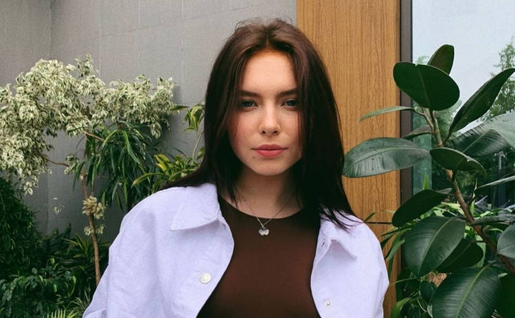 17-летняя дочь Елены Кравец сменила имидж: Жизнь с чистого листа