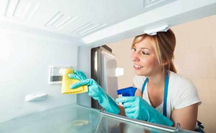 Как избавиться от неприятного запаха в холодильнике: ТОП-3 совета