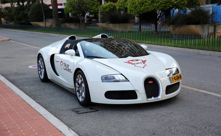 Рекордно дорогое ДТП с компенсацией в 3,5 млн евро: Bugatti и Porsche столкнулись на дороге в Швейцарии