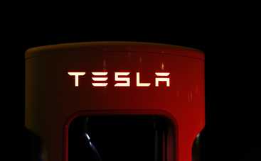 Владелица Tesla поиздевалась над угонщиками авто, включив дистанционное управление