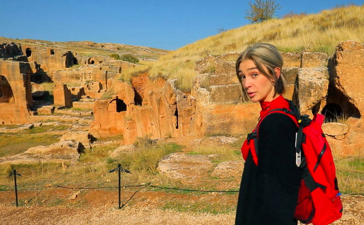 Орел и Решка. Девчата: ведущая проекта нашла в Турции уникальное кладбище