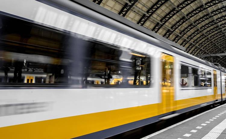 Новые правила путешествий по железной дороге: кого не пустят в поезд без сертификата