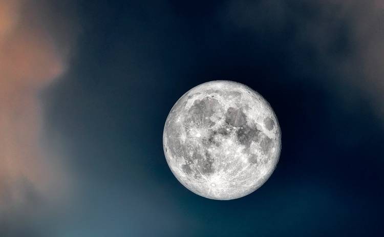 Названы знаки Зодиака, которые больше всего подвержены влиянию Луны