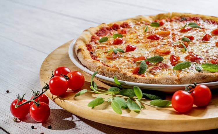 Пицца в день пиццы: как приготовить легендарное итальянское блюдо за 15 минут