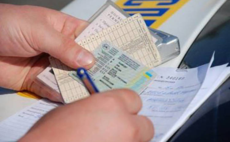 Механика или автомат: в МВД обновили водительские удостоверения