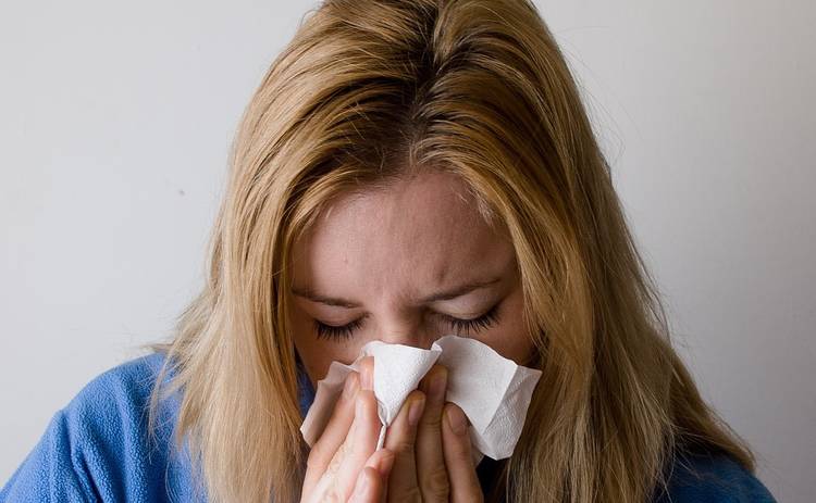 Доктор Комаровский рассказал, можно ли при насморке капать антибиотики в нос