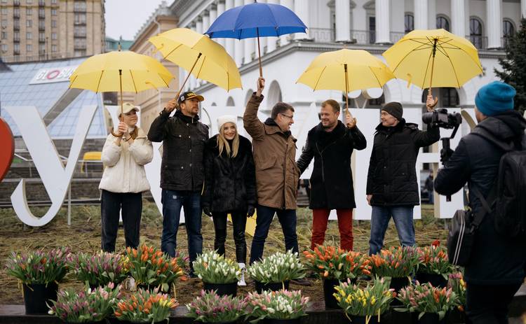 5000 тюльпанів роздали на Майдані Незалажності задля єднання українців