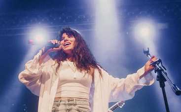 Michelle Andrade заспівала гімн України під час відкриття футбольного матчу