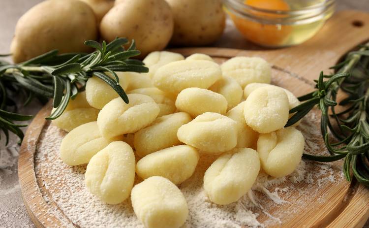 Ліниві вареники з молодої картоплі: проста і смачна страва від Шефа Алекса Якутова